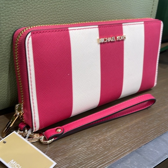 MICHAEL KORS JST 
Leather Continental Wristlet Phone Case Wallet 
NWT - Picture 16 of 16